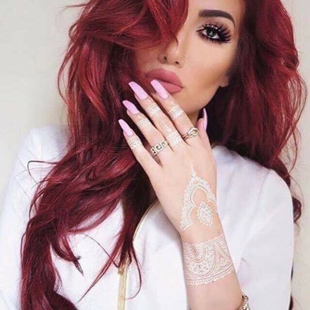 Meet your Posher, Hana